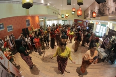 salah satu aktivitas lomba memakai jarik